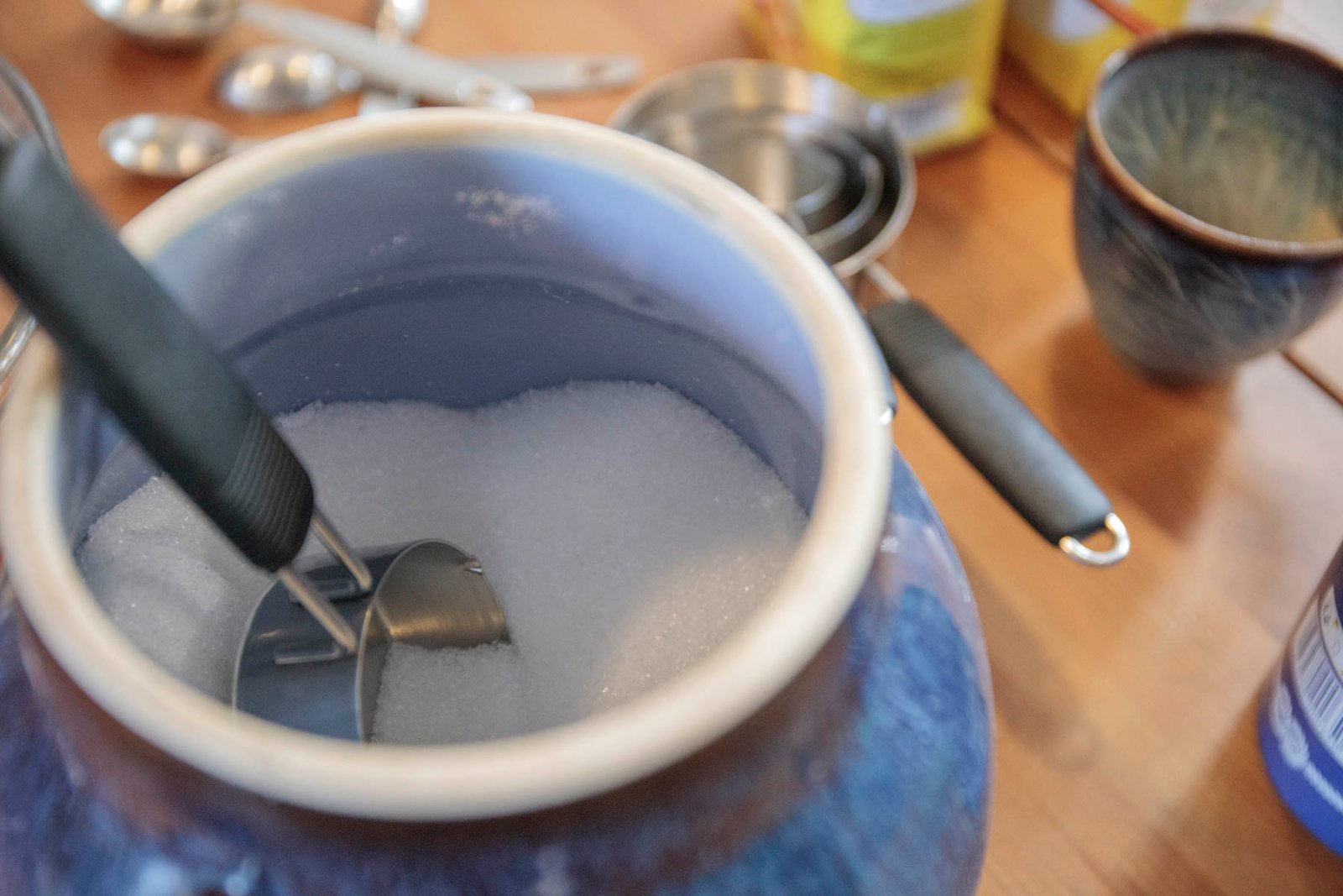 Le sucre, prêt pour la prochaine fournée.